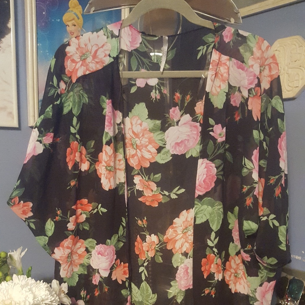 Black floral kimono NWOT - Picture 2 of 4